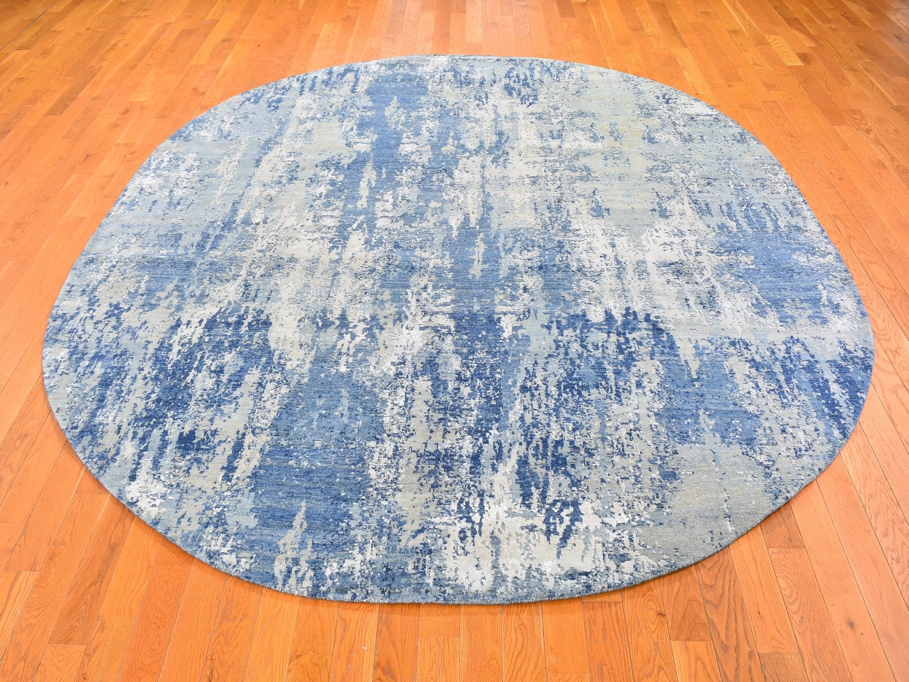 Modern / Contemporary hand-knotted wool rug in Blue, 8'1" x 10'1" — SKU O059521 (view 2)