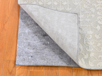 Modern / Contemporary hand-knotted wool/silk rug in Ivory, 2' x 3'4" — SKU O059537 (view 3)