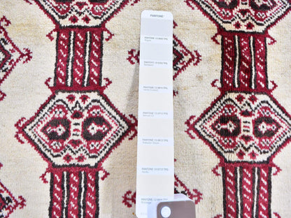 Ivory 4'6" x 7'0" Persian Hand knotted Wool Rug - Sku: O059636