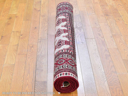 Ivory 4'6" x 7'0" Persian Hand knotted Wool Rug - Sku: O059636
