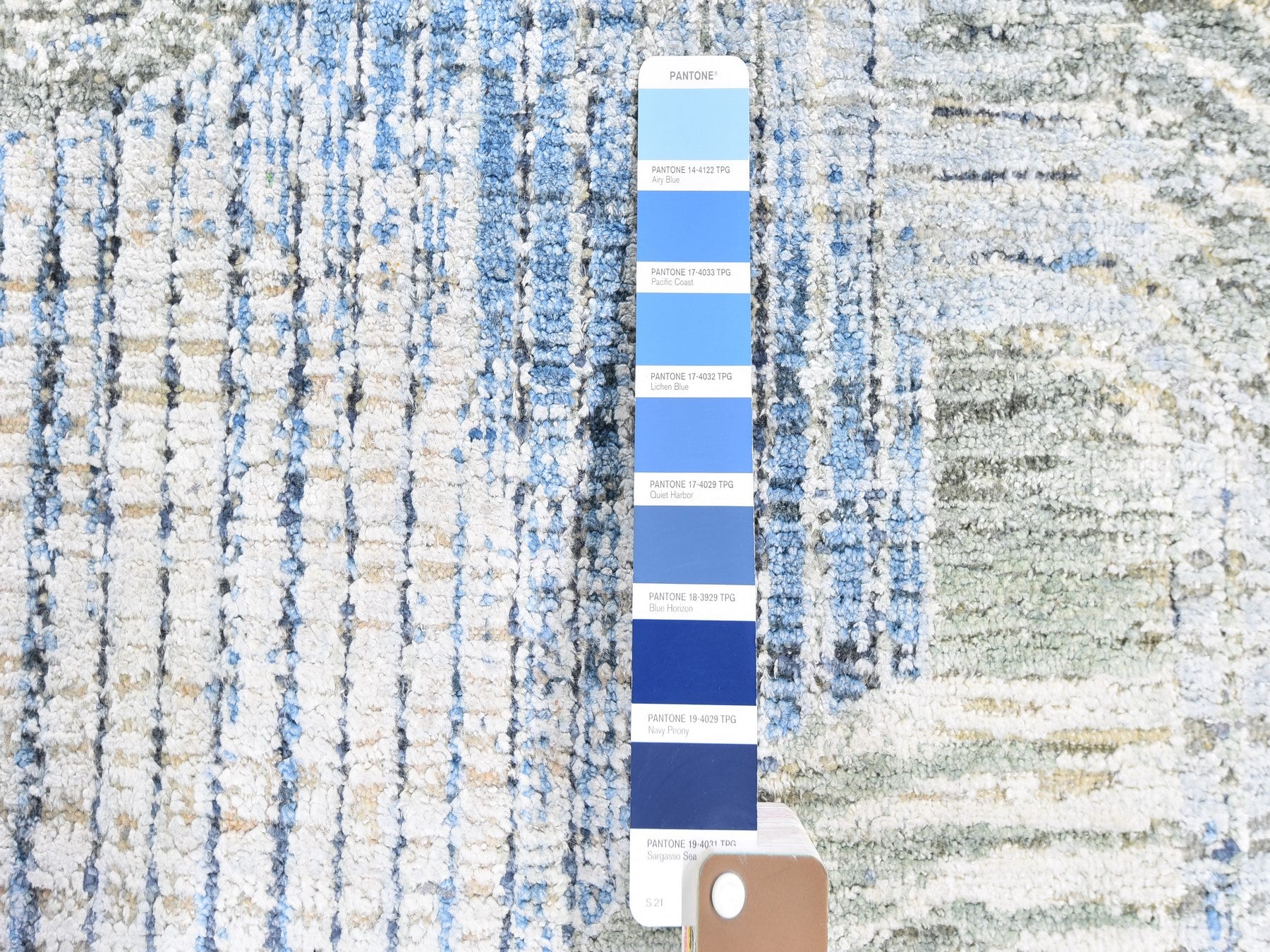 Modern / Contemporary hand-knotted wool/silk runner in Blue, 4' x 12'5" — SKU O059732 (view 3)