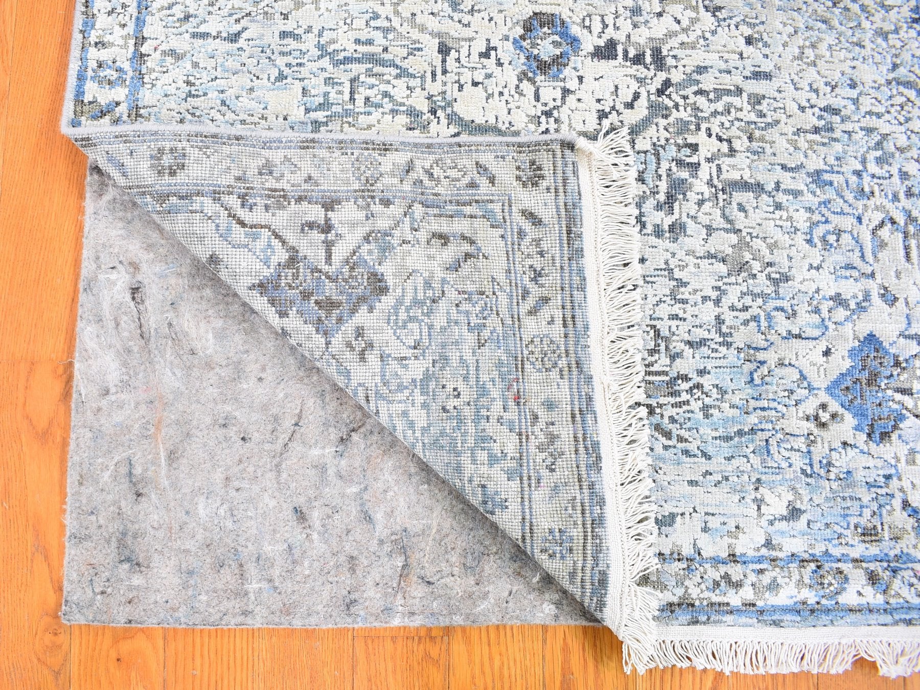 Oushak Transitional hand-knotted wool/silk rug in Blue & Ivory, 3' x 5'2" — SKU O059741 (view 4)