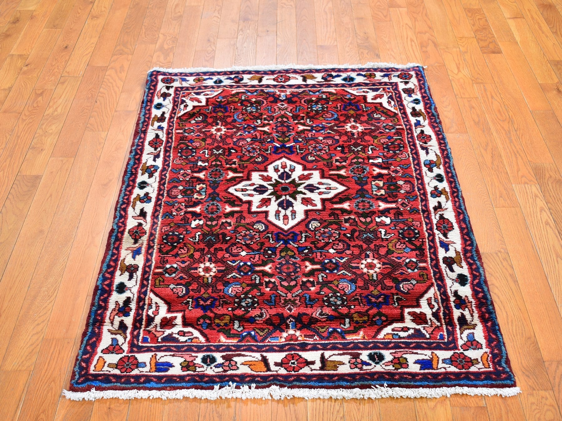 Hamadan Persian hand-knotted wool rug in Red & Ivory, 3'6" x 5'1" — SKU O059848 (view 2)