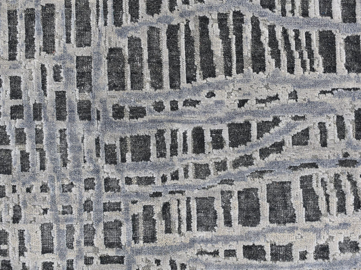 Transitional hand-knotted wool rug in Gray, 7'10" x 10' — SKU O059950 (view 4)
