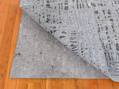 Transitional hand-knotted wool rug in Gray, 7'10" x 10' — SKU O059950 (view 8)