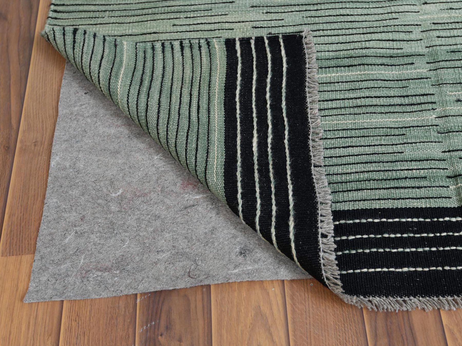 Kilim Flat-Weave hand-knotted wool rug in Green, 8'2" x 10'1" — SKU O060031 (view 3)