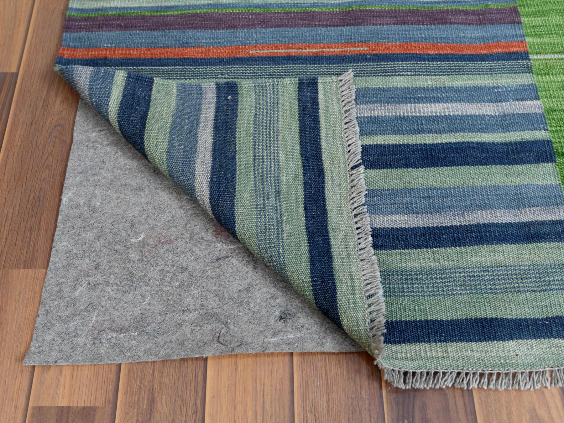 Kilim Flat-Weave hand-knotted wool rug in Green, 8'3" x 10'1" — SKU O060093 (view 2)