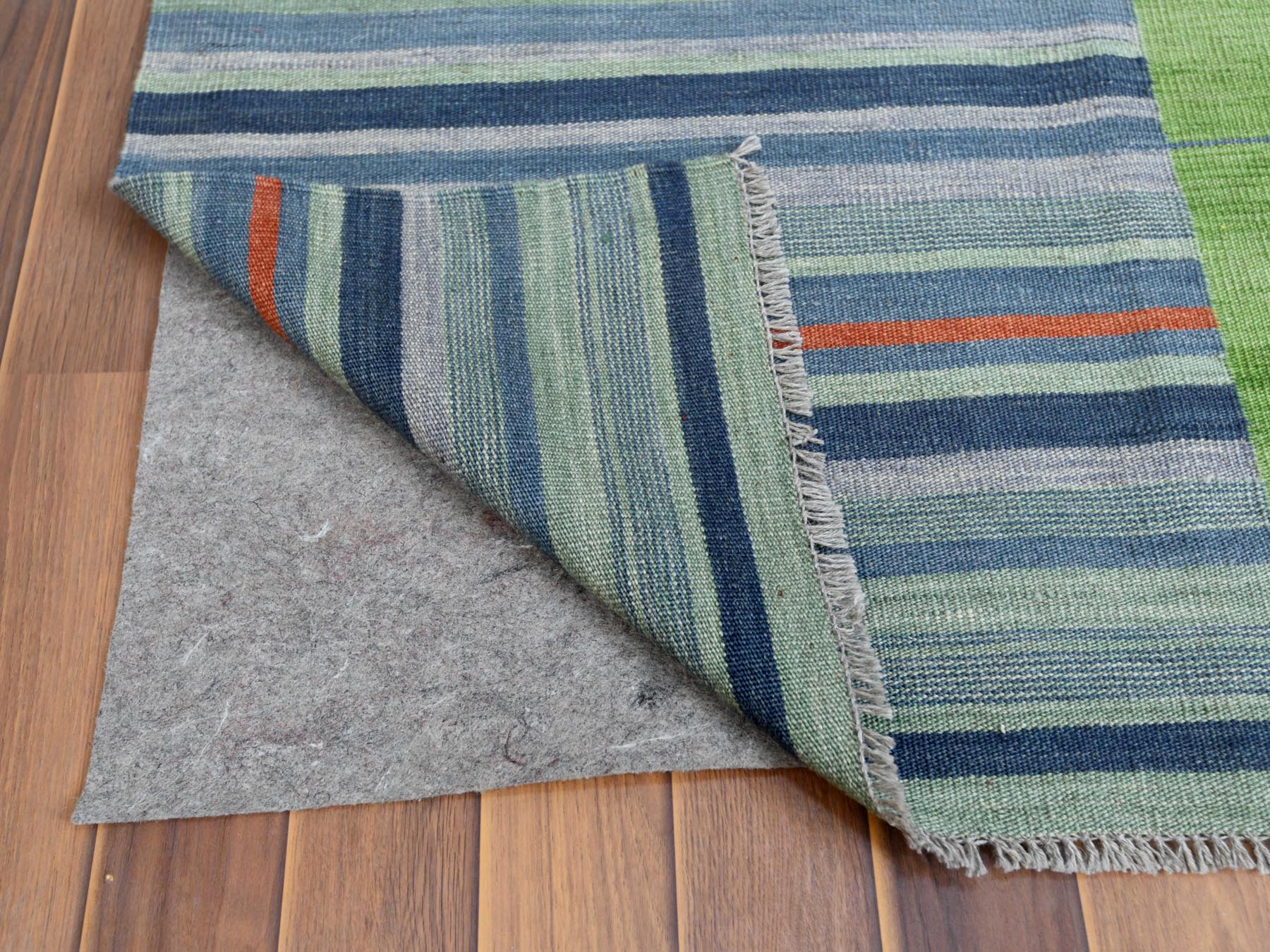 Kilim Flat-Weave hand-knotted wool rug in Green, 8'3" x 10'1" — SKU O060094 (view 3)