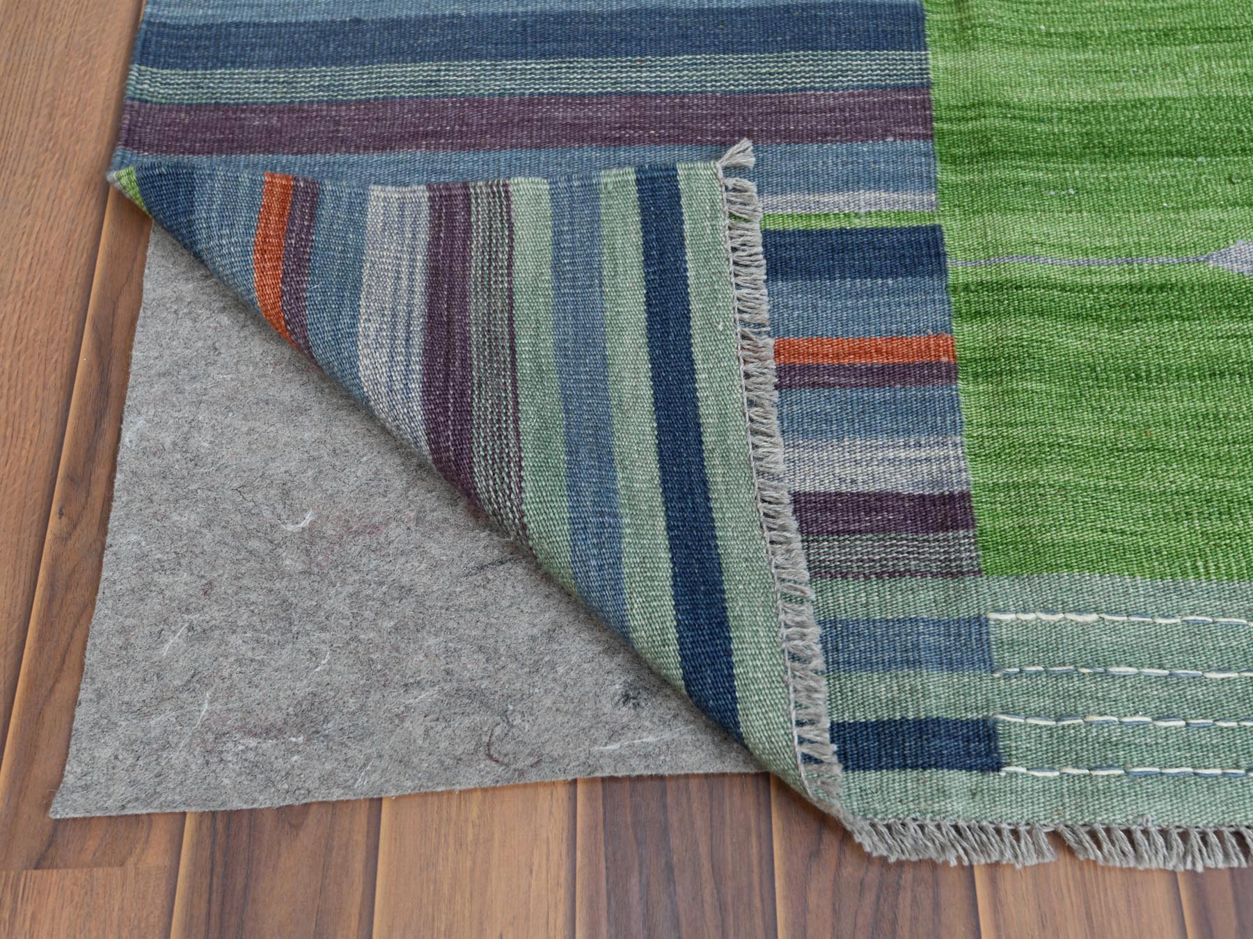 Kilim Flat-Weave hand-knotted wool rug in Green, 6'2" x 9'2" — SKU O060095 (view 3)