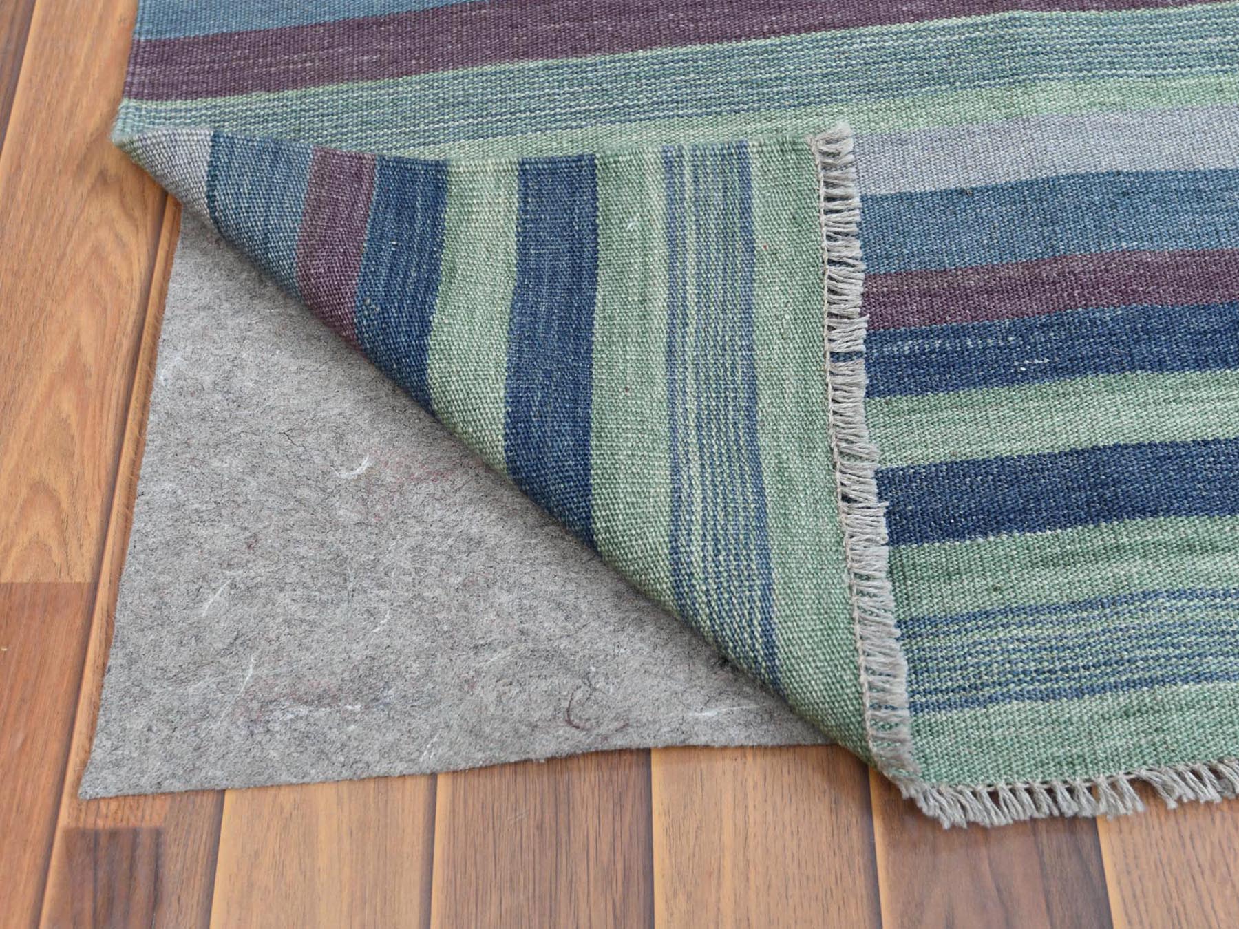 Kilim Flat-Weave hand-knotted wool rug in Green, 10'4" x 14'2" — SKU O060097 (view 3)