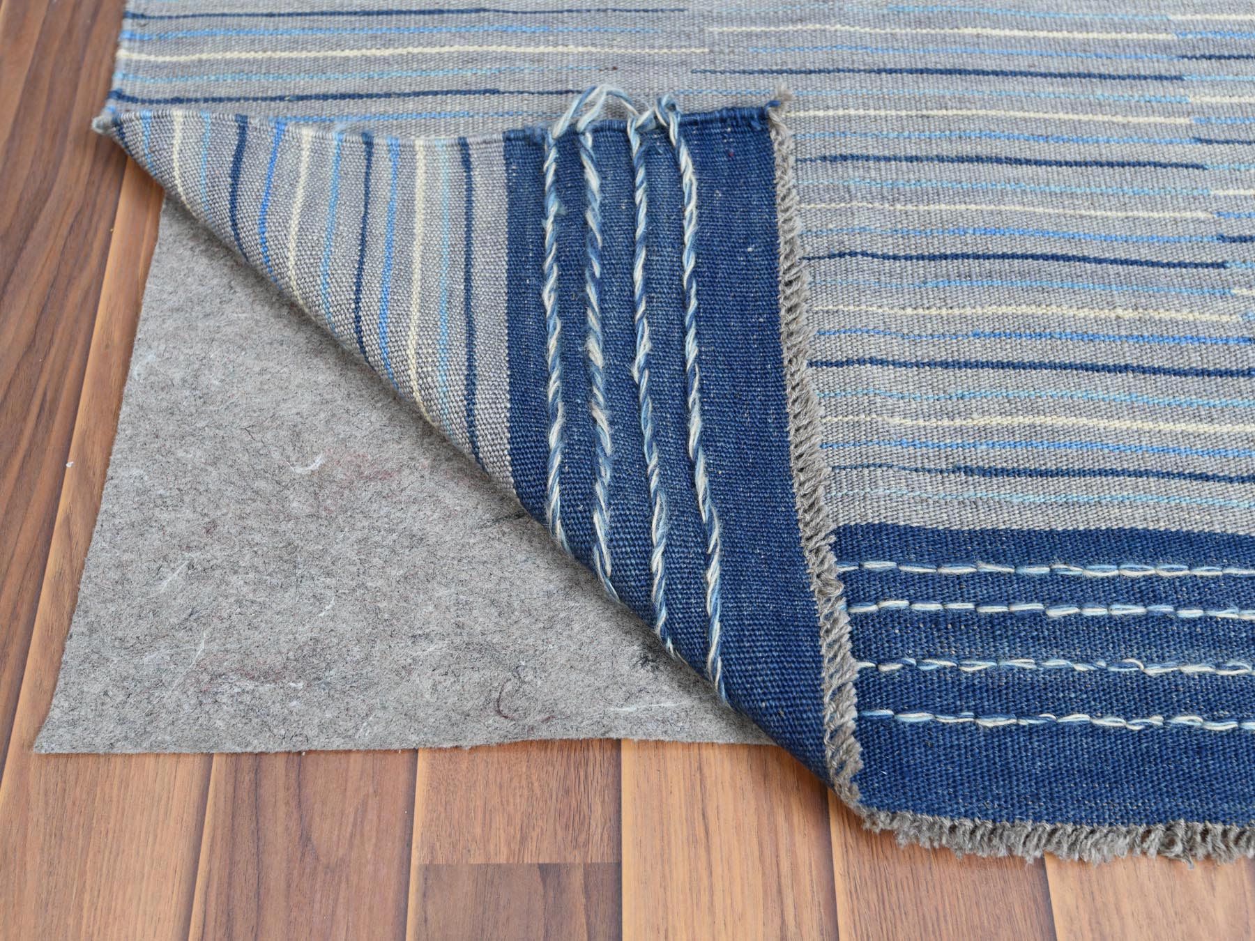 Kilim Flat-Weave hand-knotted wool rug in Blue, 6'1" x 9'1" — SKU O060109 (view 3)