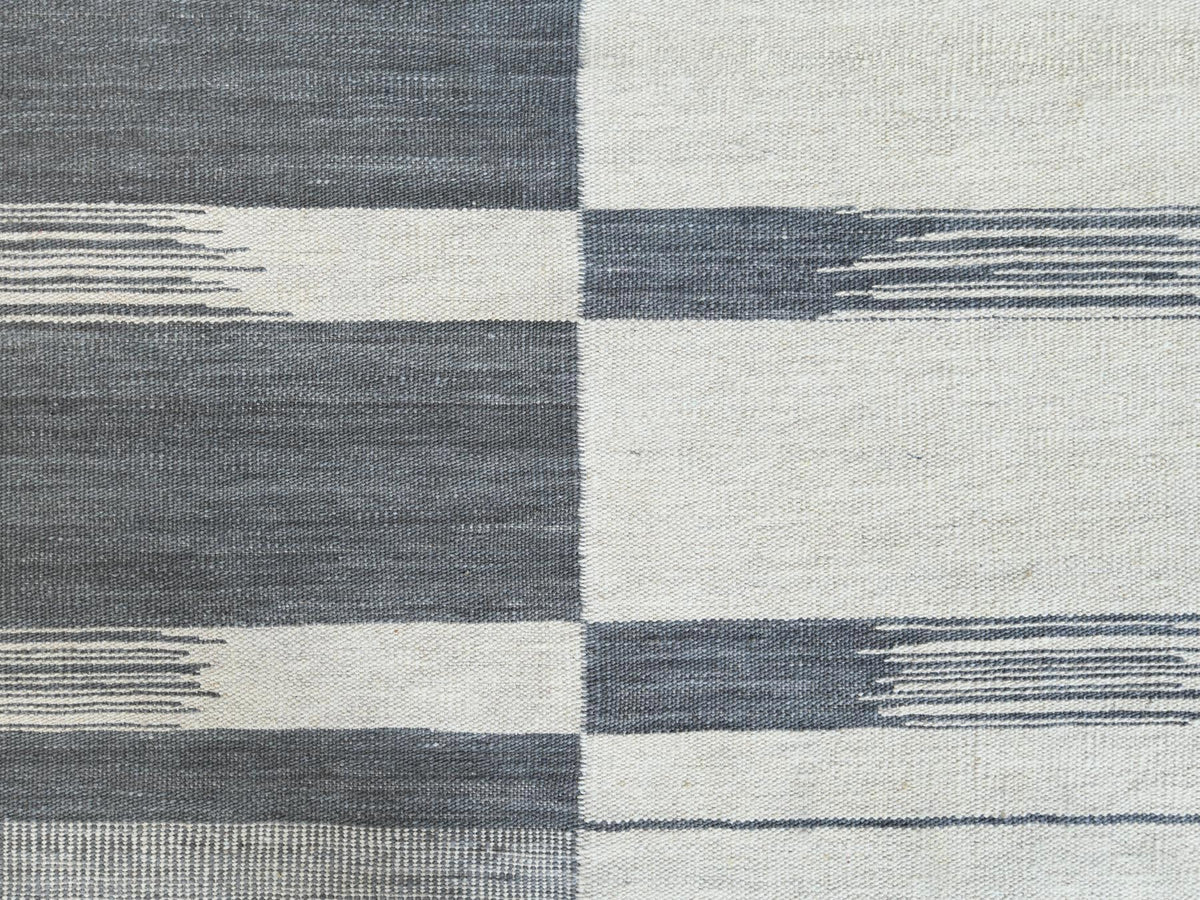Kilim Flat-Weave hand-knotted wool rug in Gray, 8'5" x 10'1" — SKU O060120 (view 2)