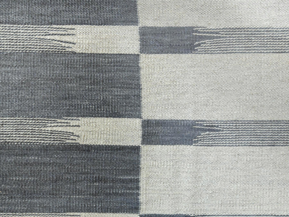 Kilim Flat-Weave hand-knotted wool rug in Gray, 6'5" x 9' — SKU O060123 (view 2)