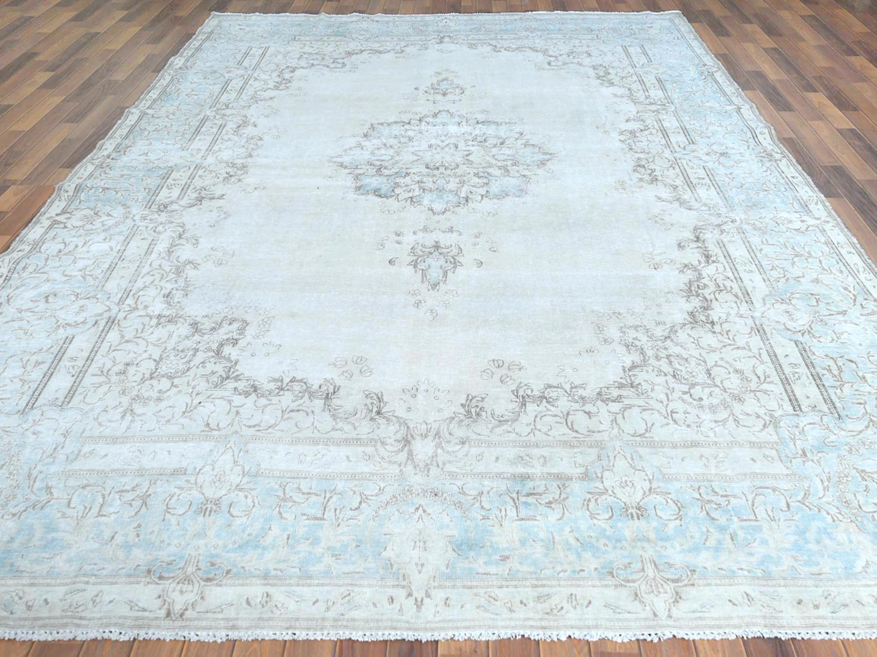 Kerman Vintage hand-knotted worn wool rug in Ivory & Blue, 9'1" x 13'4" — SKU O061712 (view 2)