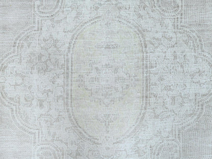 Ivory 9'6" x 12'5" Vintage Hand knotted Wool Rug - Sku: O061793