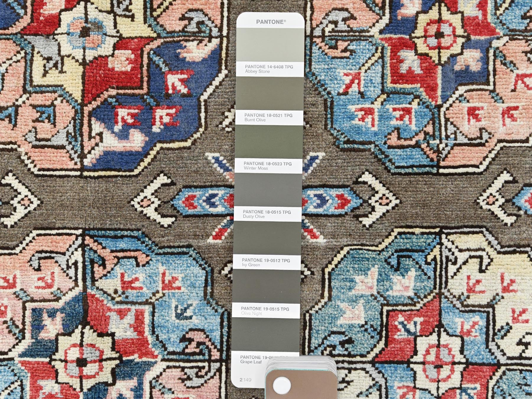 Kazak Kazak hand-knotted wool rug in Brown & Gray, 9'7" x 12'9" — SKU O061830 (view 7)