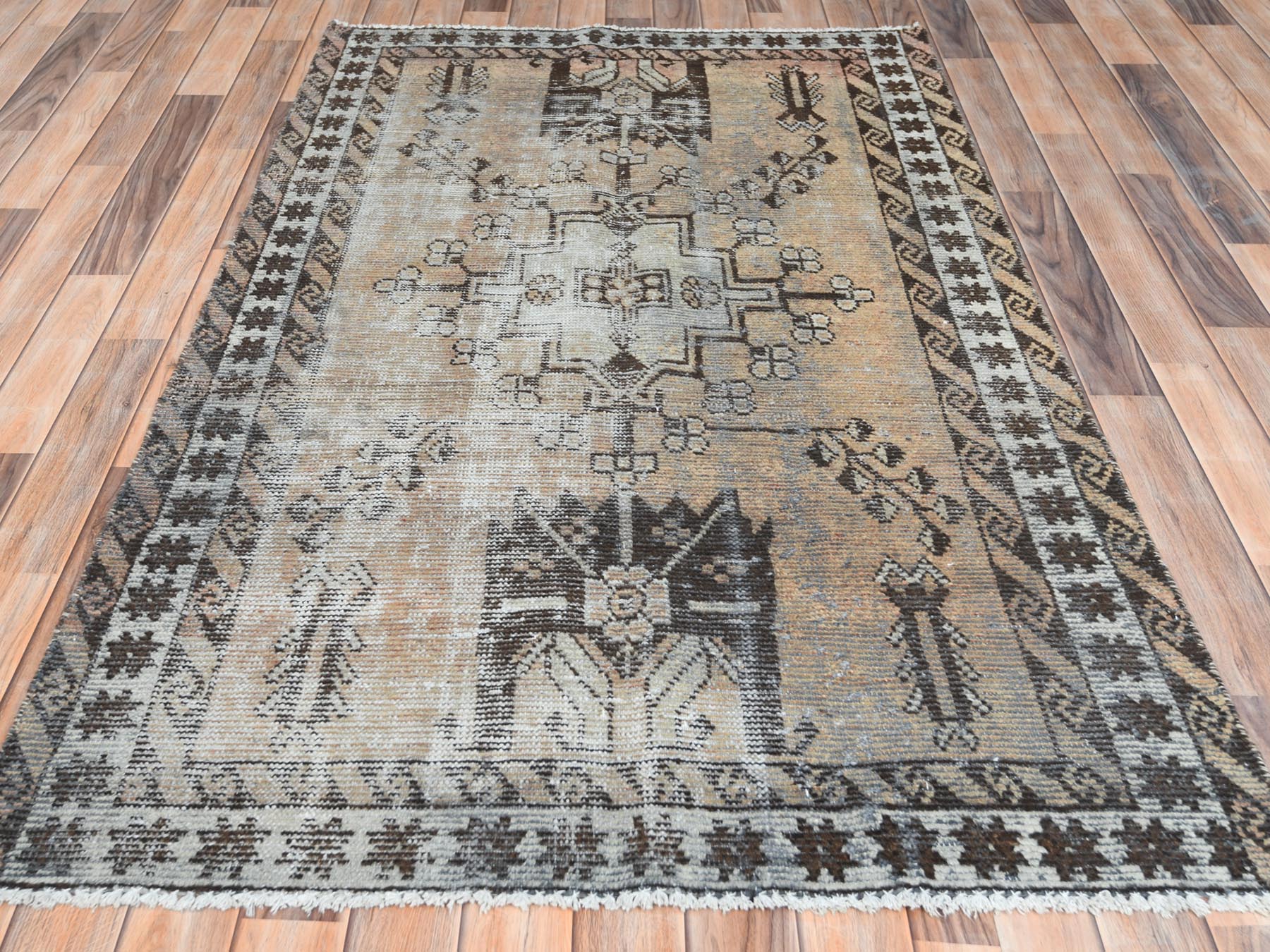 Shiraz Vintage hand-knotted worn wool rug in Beige & Ivory, 3'10" x 6' — SKU O061951 (view 2)