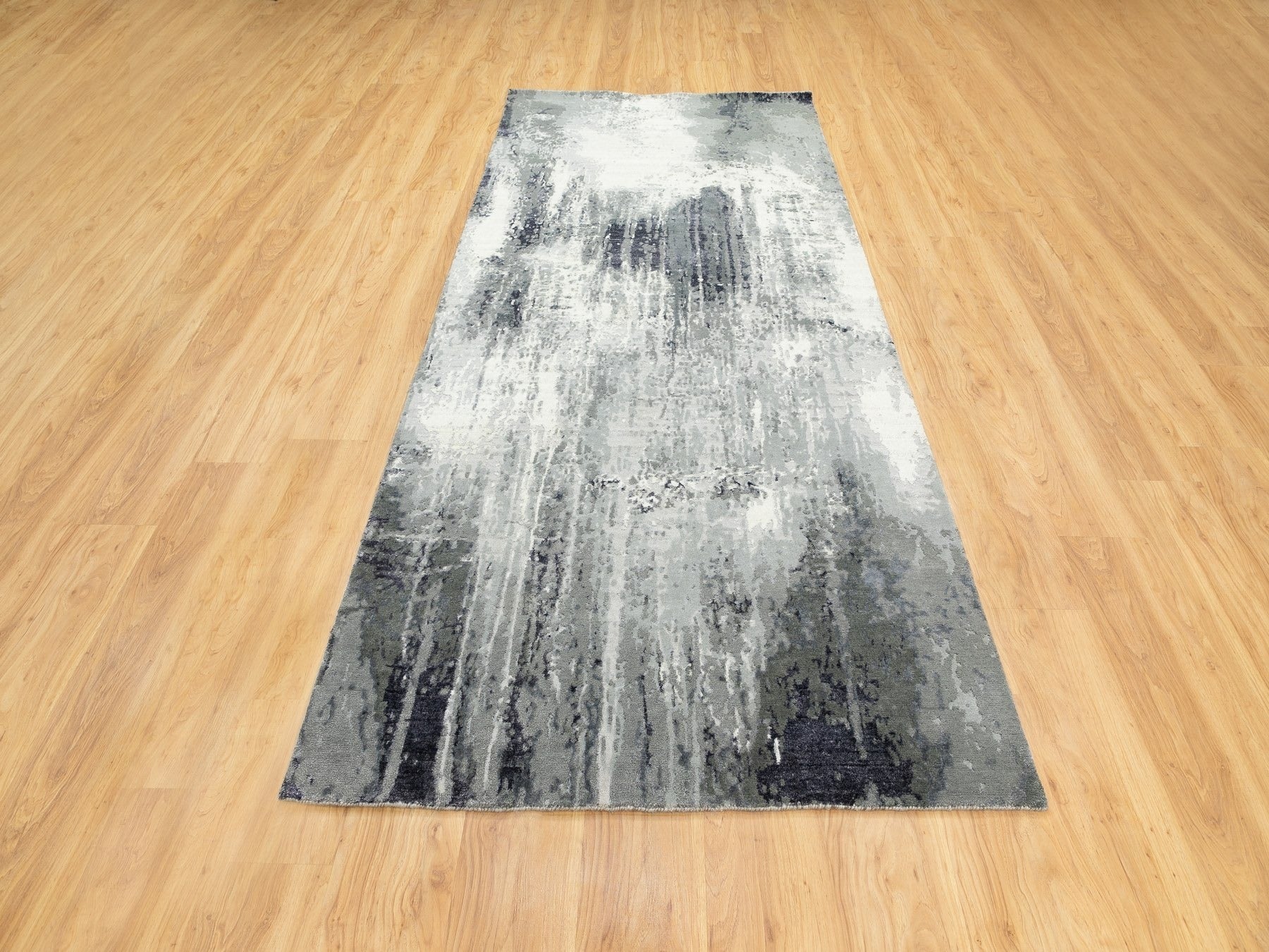 Gray 4'3" x 10'0" Modern / Contemporary Hand knotted Wool/Silk Rug - Sku: O062024