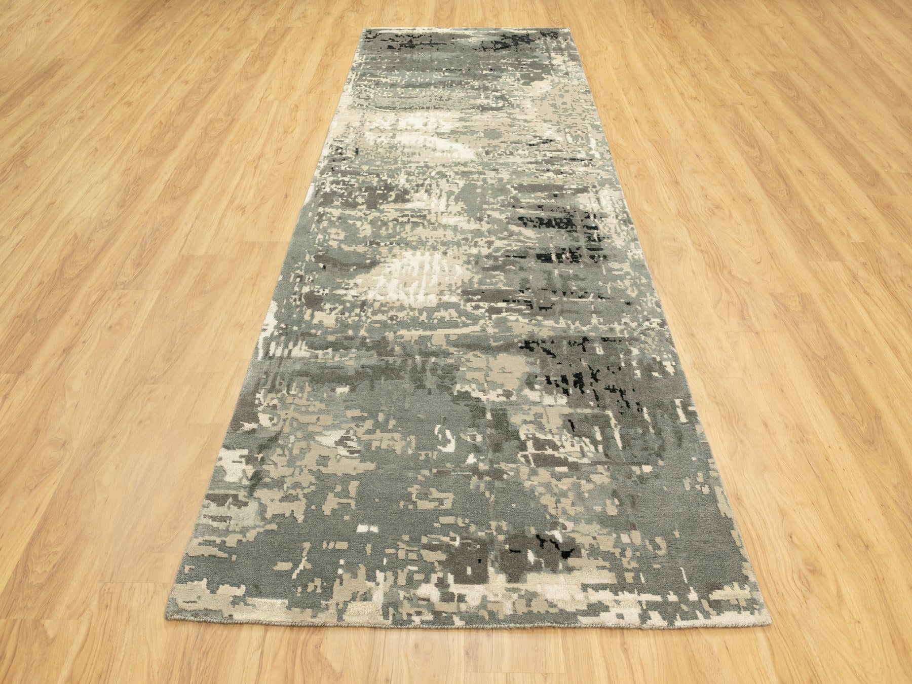 Gray 4'0" x 12'0" Modern / Contemporary Hand knotted Wool/Silk Rug - Sku: O062034