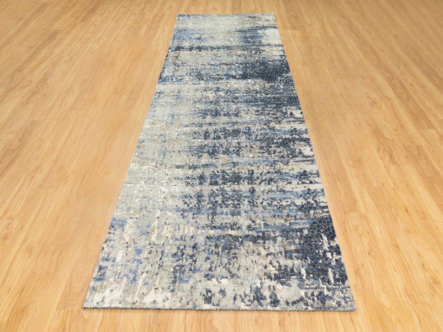 Gray 4'0" x 11'9" Modern / Contemporary Hand knotted Wool/Silk Rug - Sku: O062037
