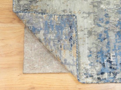 Grey 4'0" x 11'9" Modern / Contemporary Hand knotted Wool/Silk Rug - Sku: O062037
