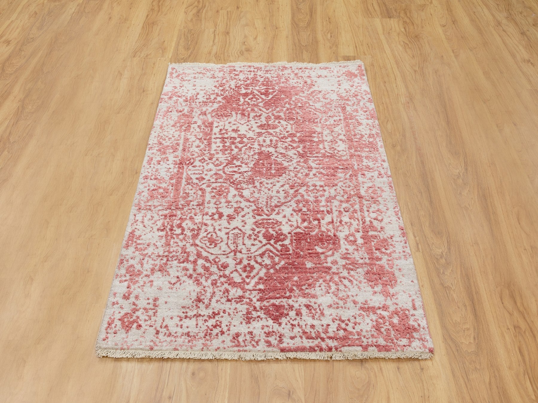 Transitional hand-knotted wool/pure silk rug in Pink, 3' x 5' — SKU O062043 (view 2)
