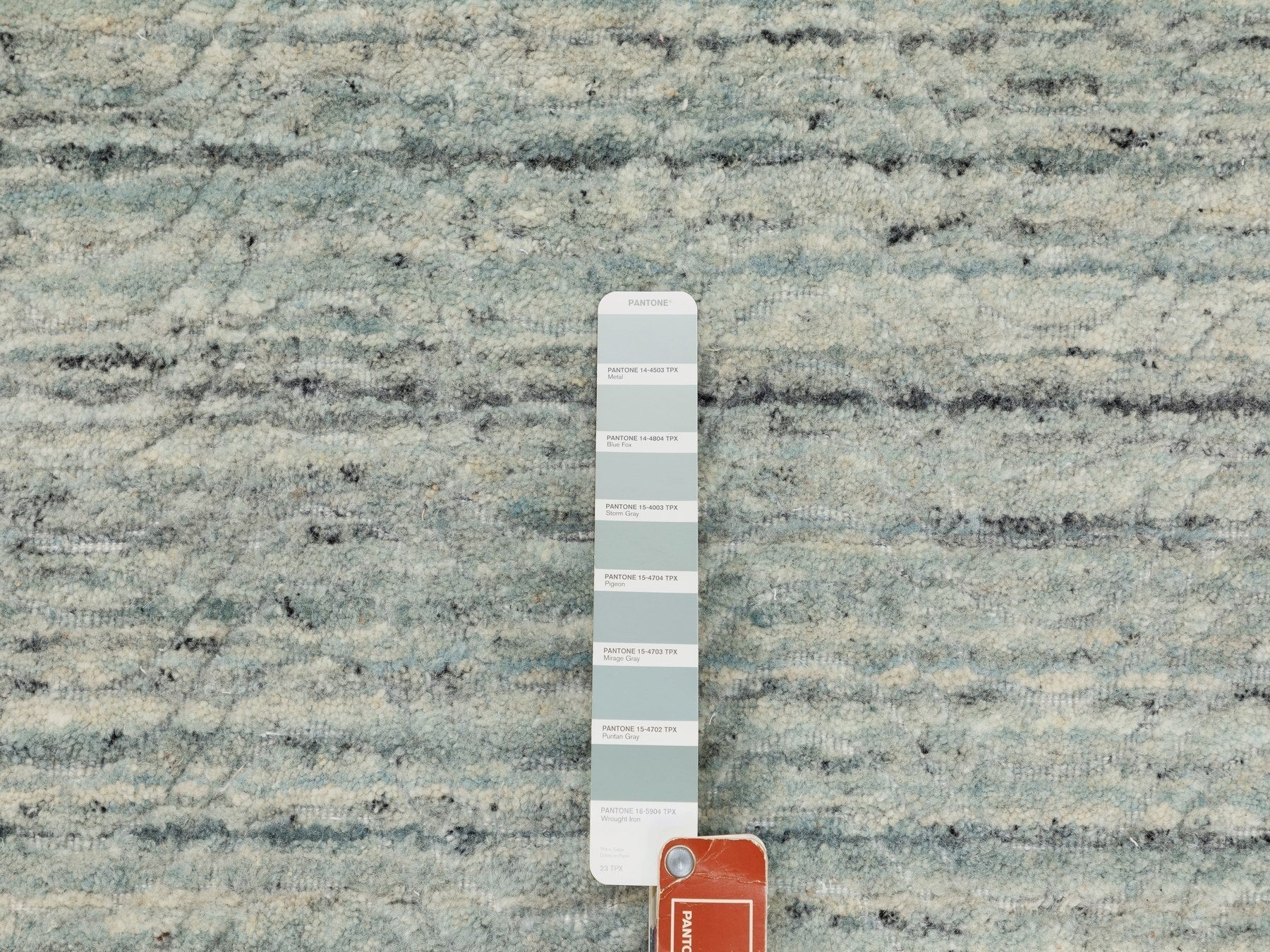 Modern / Contemporary hand-knotted wool rug in Green, 2'10" x 5' — SKU O062050 (view 4)