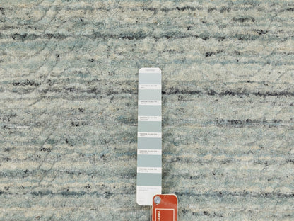 Modern / Contemporary hand-knotted wool rug in Green, 2'10" x 5' — SKU O062050 (view 4)