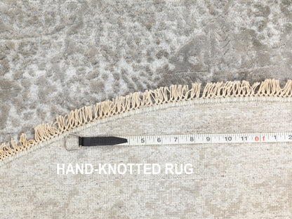 Grey 6'0" x 6'0" Transitional Hand knotted Wool/Silk Rug - Sku: O062054