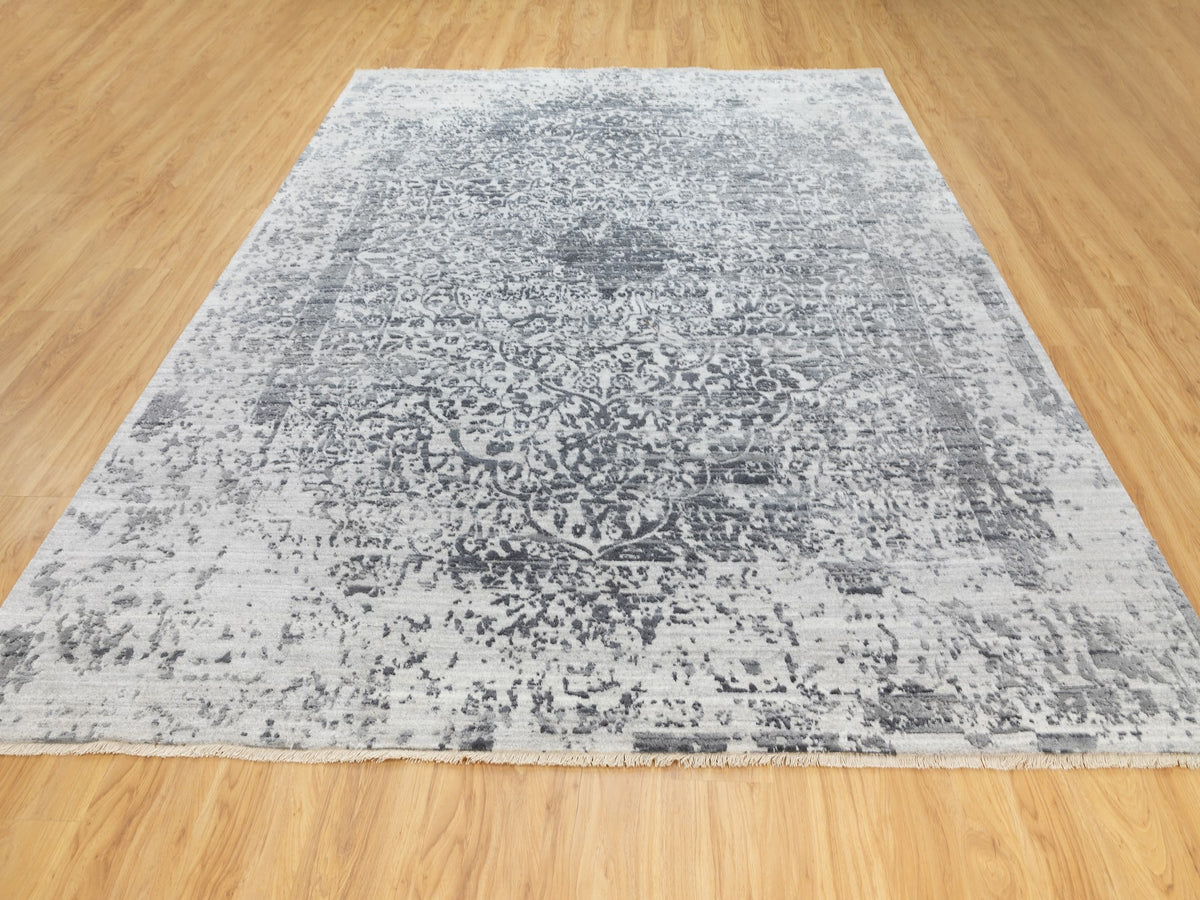 Transitional hand-knotted wool/pure silk rug in Gray, 8' x 10'1" — SKU O062058 (view 2)