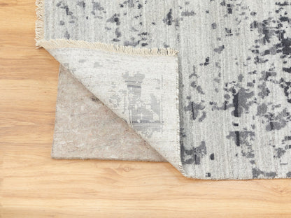 Transitional hand-knotted wool/pure silk rug in Gray, 8' x 10'1" — SKU O062058 (view 4)