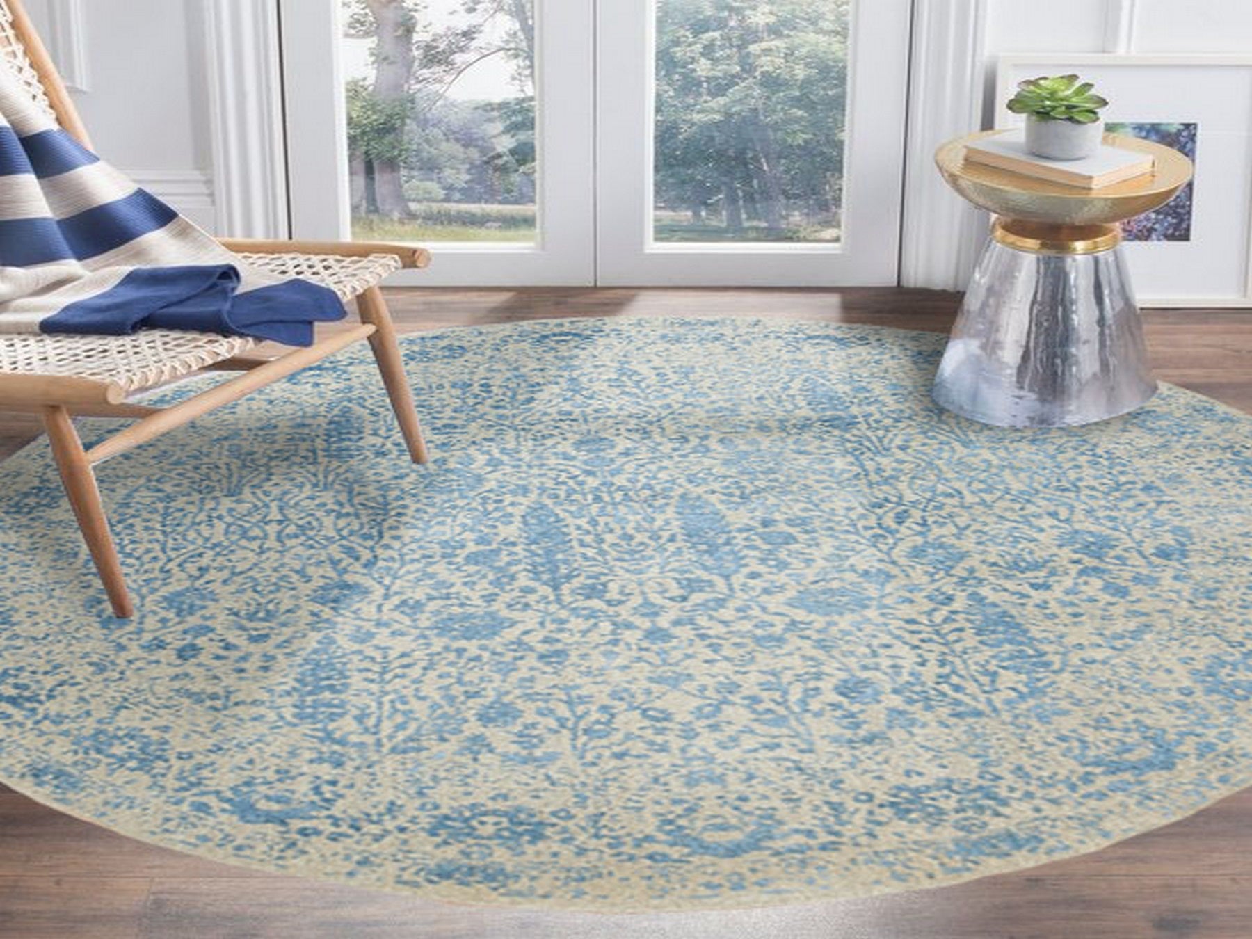 Transitional hand-knotted wool/silk rug in Blue, 9'10" x 9'10" — SKU O062066 (view 2)