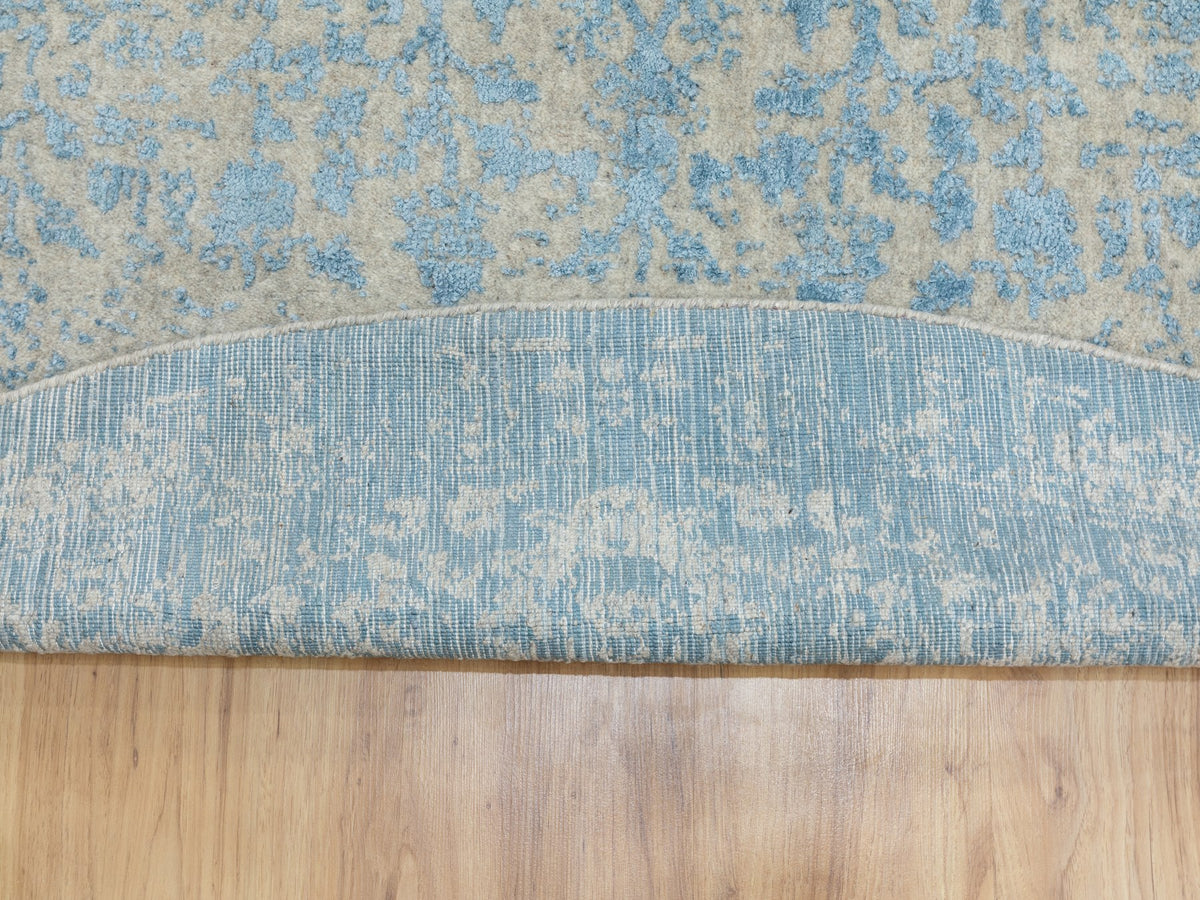 Transitional hand-knotted wool/silk rug in Blue, 9'10" x 9'10" — SKU O062066 (view 5)