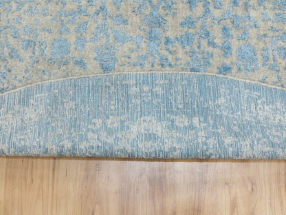 Transitional hand-knotted wool/silk rug in Blue, 9'10" x 9'10" — SKU O062066 (view 5)