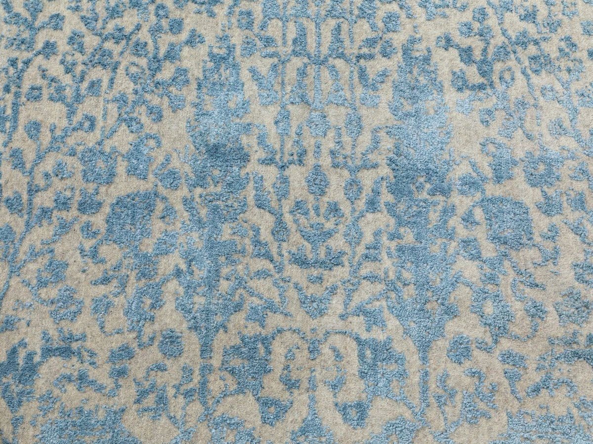 Transitional hand-knotted wool/silk rug in Blue, 9'10" x 9'10" — SKU O062066 (view 9)