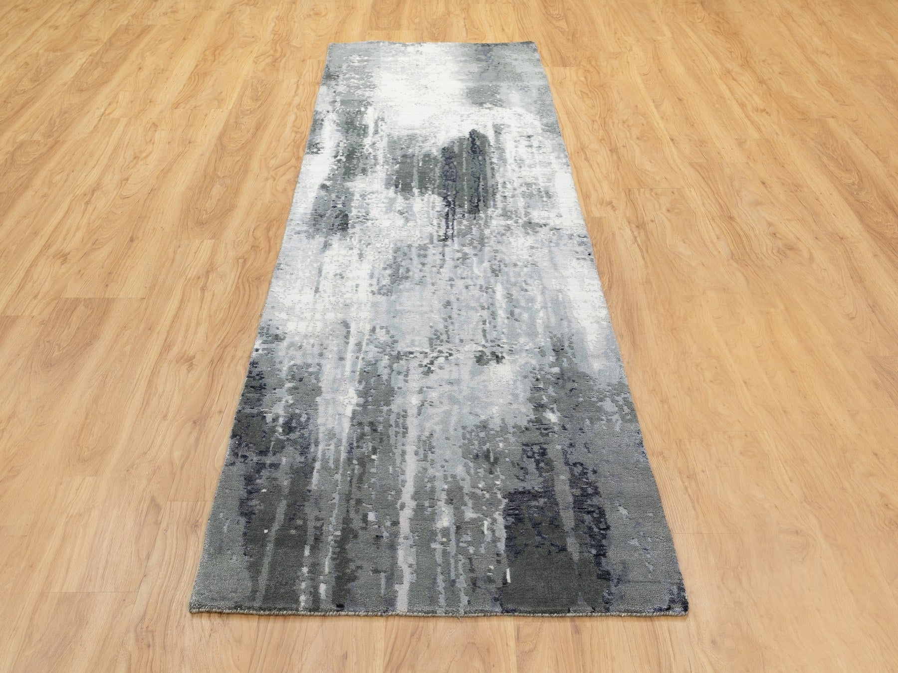 Ivory 2'6" x 10'0" Modern / Contemporary Hand knotted Wool/Silk Rug - Sku: O062071
