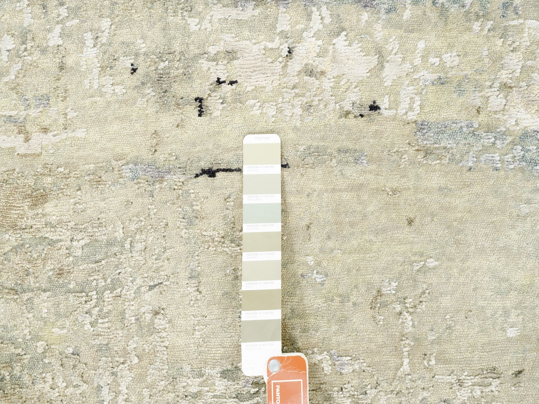 Modern / Contemporary hand-knotted wool/silk rug in Beige, 3' x 5' — SKU O062167 (view 4)