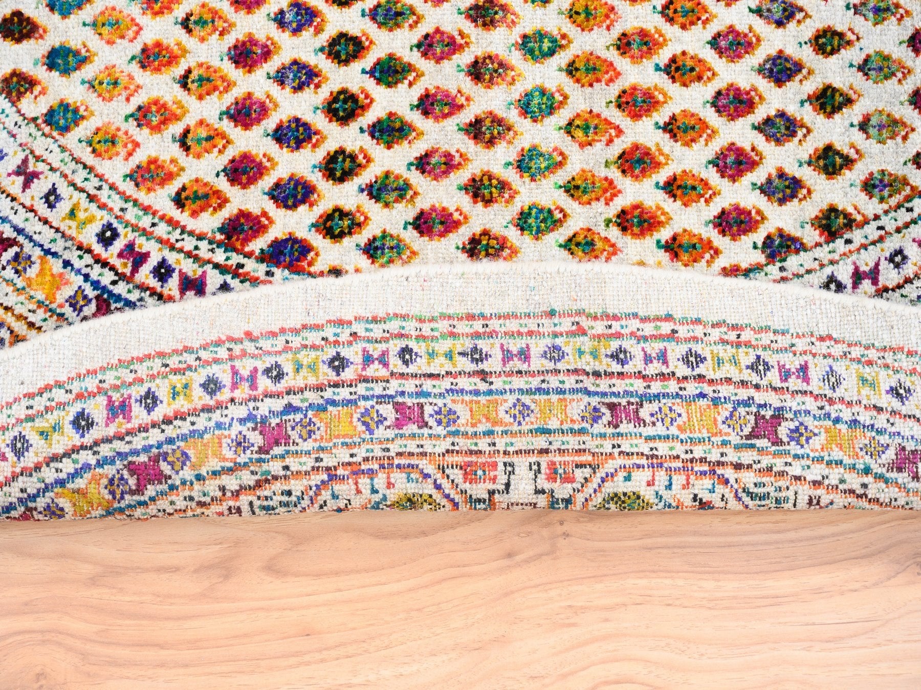Sarouk Modern / Contemporary hand-knotted wool/sari silk rug in Beige, 6' x 6' — SKU O062329 (view 3)