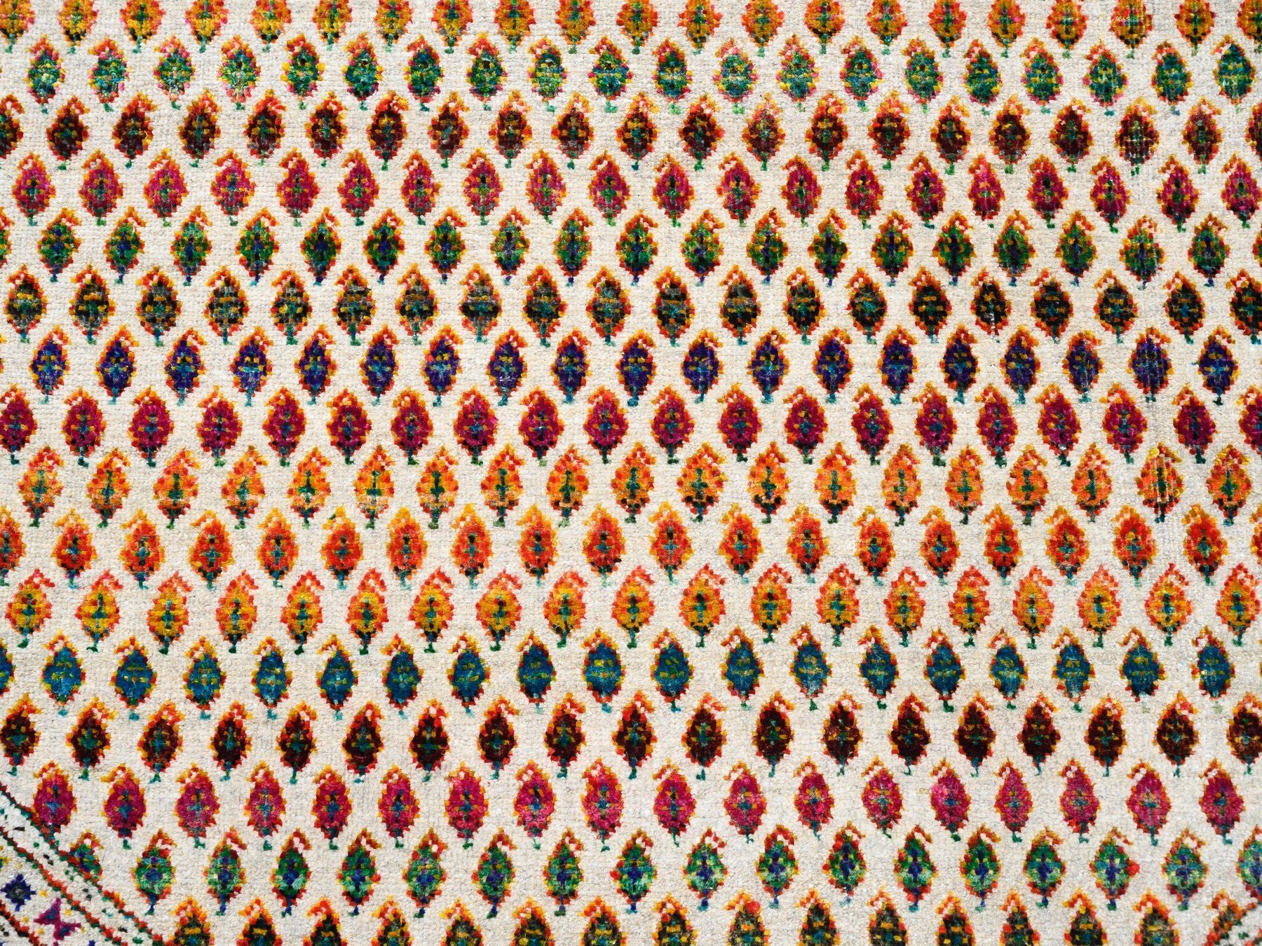 Sarouk Modern / Contemporary hand-knotted wool/sari silk rug in Beige, 6' x 6' — SKU O062329 (view 5)