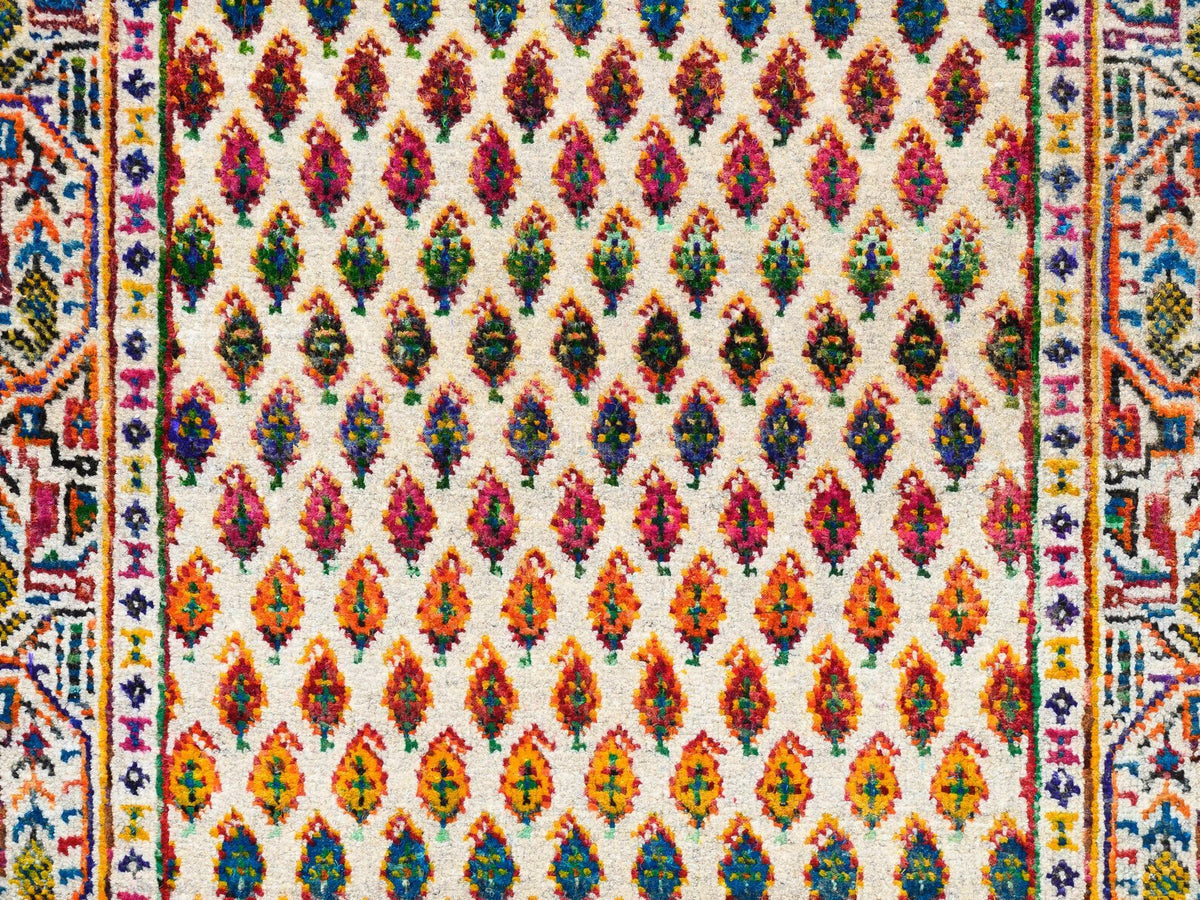 Sarouk Modern / Contemporary hand-knotted wool/sari silk runner in Beige, 2'7" x 8'1" — SKU O062331 (view 5)