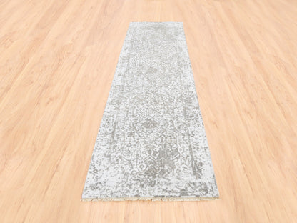 Grey 2'7" x 10'0" Transitional Hand knotted Wool/Silk Rug - Sku: O062361