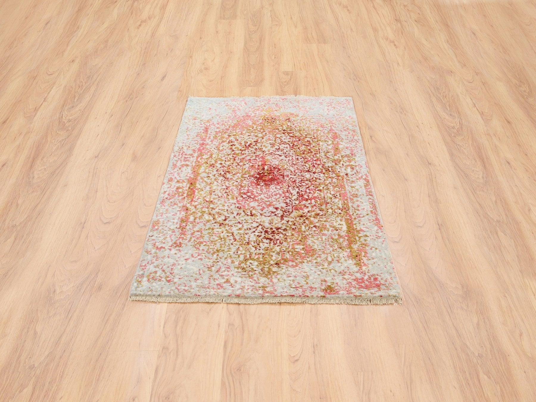 Modern / Contemporary hand-knotted wool/pure silk rug in Pink, 3'1" x 4'10" — SKU O062372 (view 2)