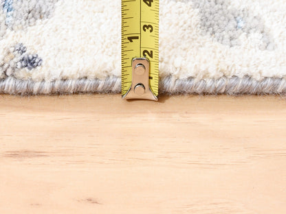 Ivory 4'1" x 5'9" Modern and Contemporary Hand knotted Wool/Silk Rug - Sku: O062429