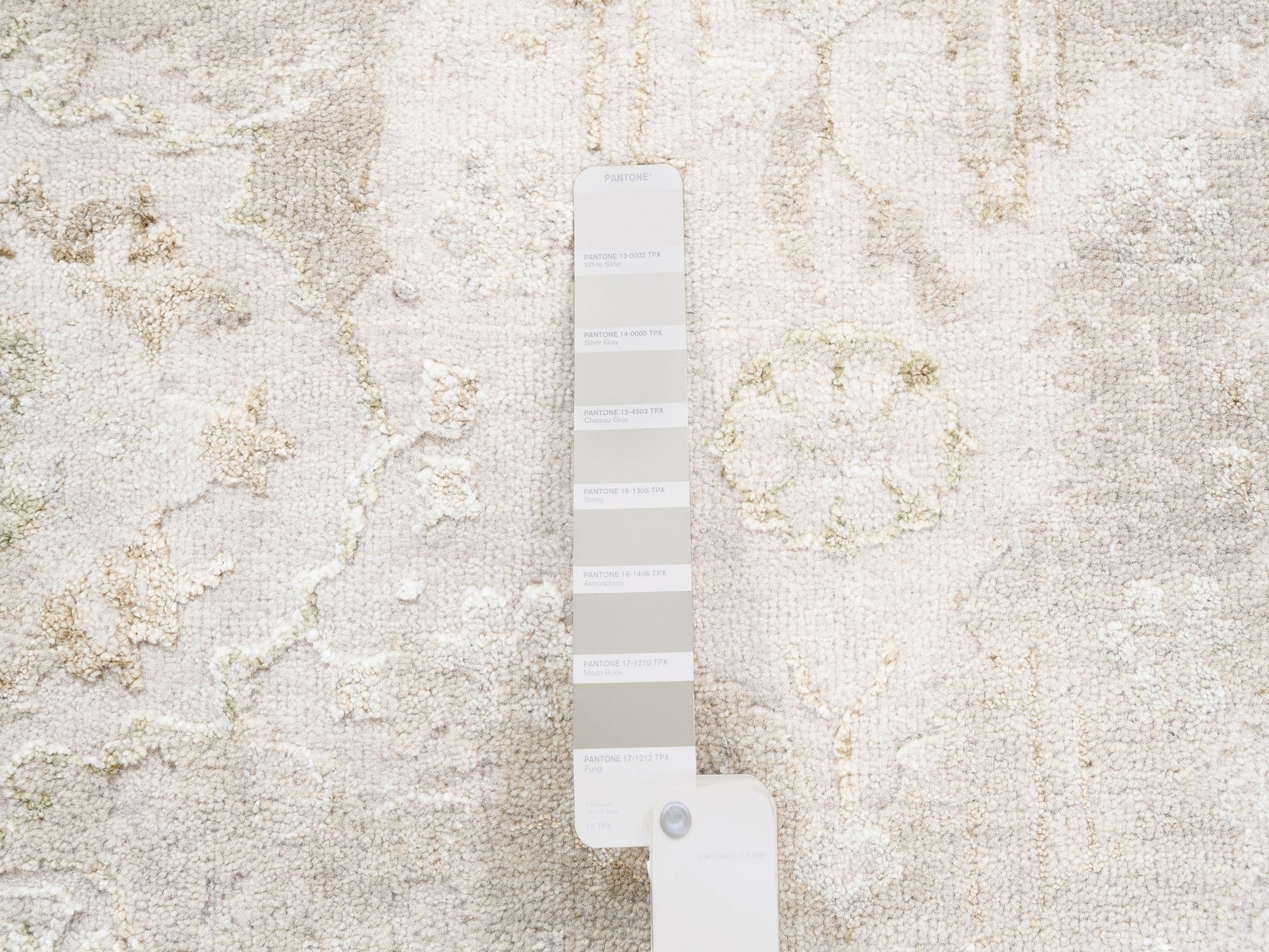 Modern / Contemporary hand-knotted wool/silk rug in Beige, 3' x 5' — SKU O062431 (view 4)