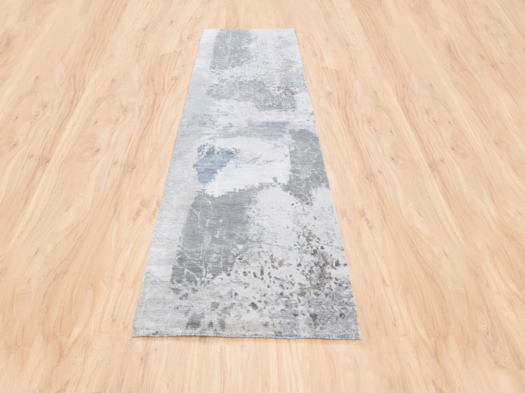 Gray 2'9" x 10'0" Modern / Contemporary Hand knotted Wool/Silk Rug - Sku: O062438