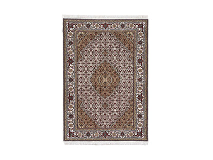 Ivory 4'0" x 6'0" Fine Oriental Hand knotted Wool Rug - Sku: O062490