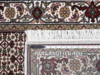 Ivory 4'0" x 6'0" Fine Oriental Hand knotted Wool Rug - Sku: O062490