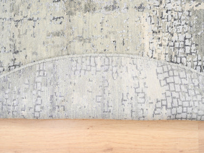 Grey 5'9" x 5'10" Modern / Contemporary Hand knotted Wool/Silk Rug - Sku: O062682