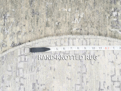 Grey 5'9" x 5'10" Modern / Contemporary Hand knotted Wool/Silk Rug - Sku: O062682