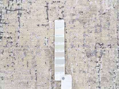Grey 4'10" x 4'10" Modern / Contemporary Hand knotted Wool/Silk Rug - Sku: O062683